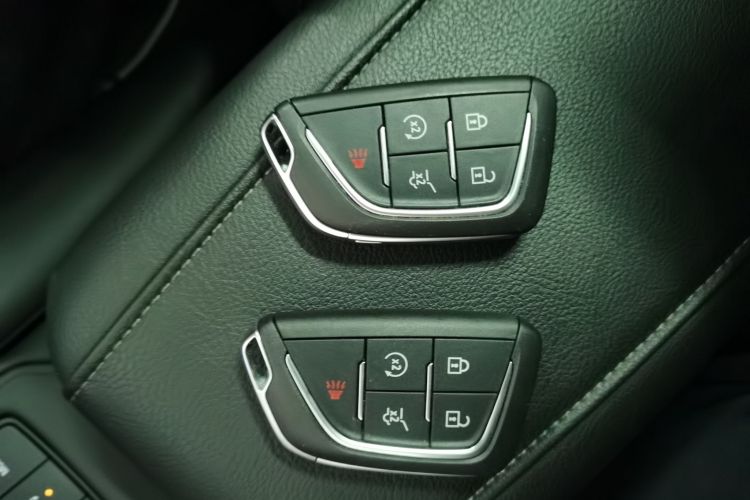 凯迪拉克XT4 2024款 28T 两驱尊贵型中控内饰7001