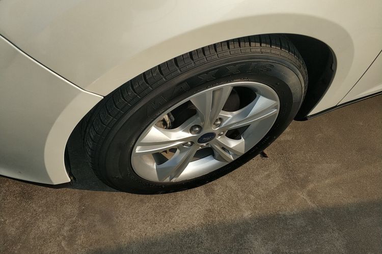 福特 福克斯 2015款 三厢 1.6L 手动舒适型车身外观6007