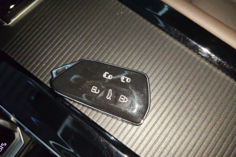 大众 威然 2023款 改款 380TSI 尊驰版中控内饰11