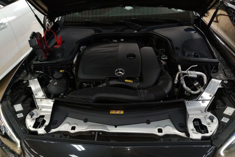 奔驰E级(进口) 2023款 改款 E 260 轿跑车机舱底盘24