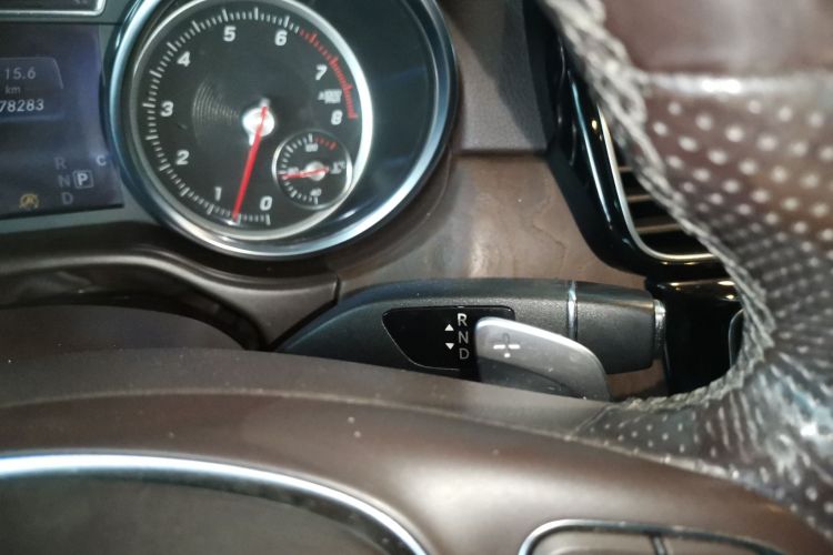 奔驰GLS 2016款 GLS 400 4MATIC动感型中控内饰18