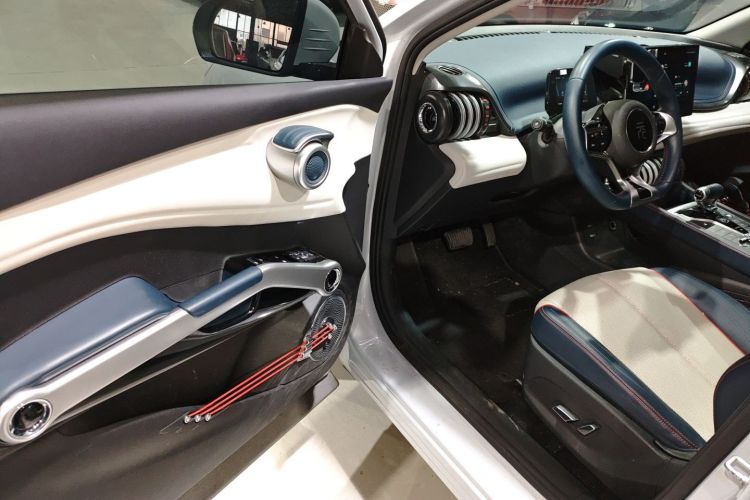 比亚迪 元PLUS 2022款 510KM 尊荣型中控内饰20