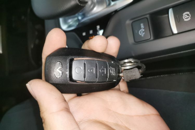 英菲尼迪QX50 2020款 2.0T 四驱旗舰版中控内饰7001