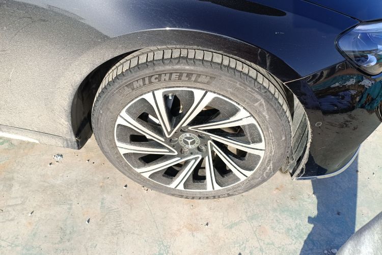 奔驰E级 2025款 E 300 L 豪华型车身外观10