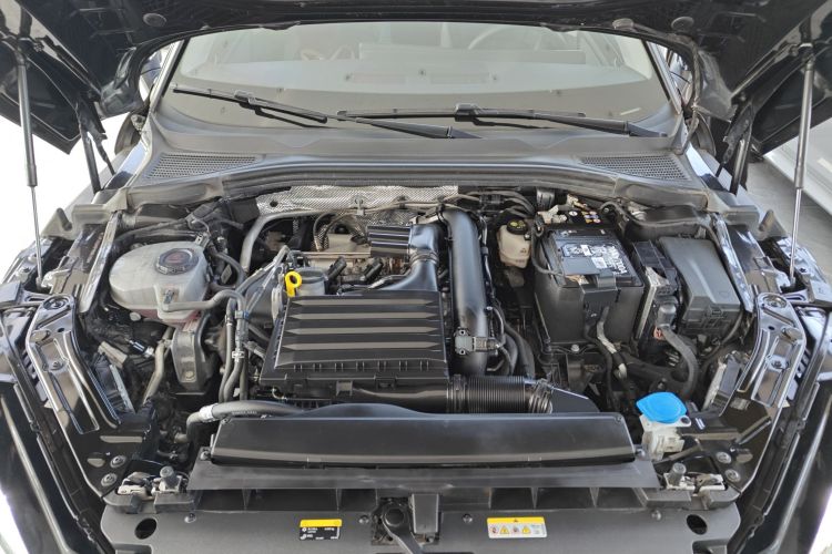 大众 2024款 凌渡L 280TSI DSG酷辣版机舱底盘24