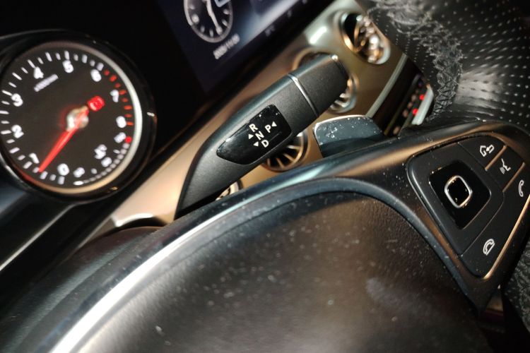 奔驰E级(进口) 2017款 E 200 4MATIC 轿跑车局部细节18