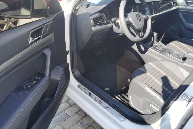 大众 朗逸 2018款 两厢 200TSI DSG舒适版 国V中控内饰20