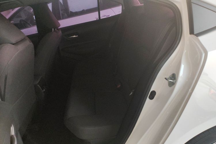 丰田 雷凌 2023款 智能电混双擎 1.8L 领先版中控内饰7004