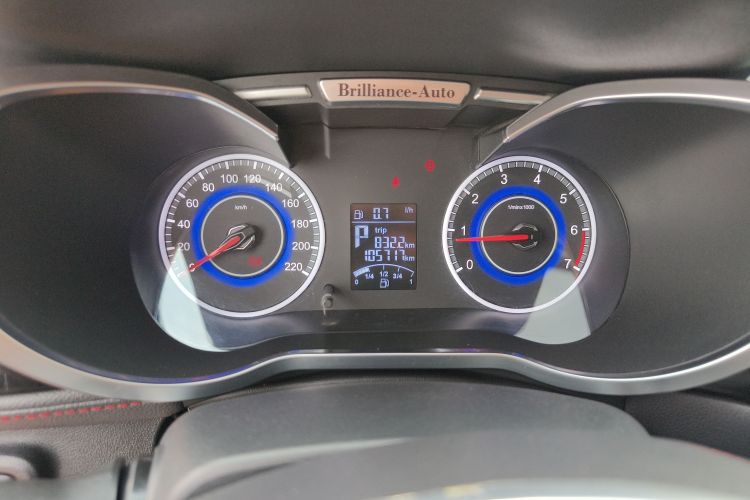 中华V3 2016款 1.5L 自动精英型中控内饰14