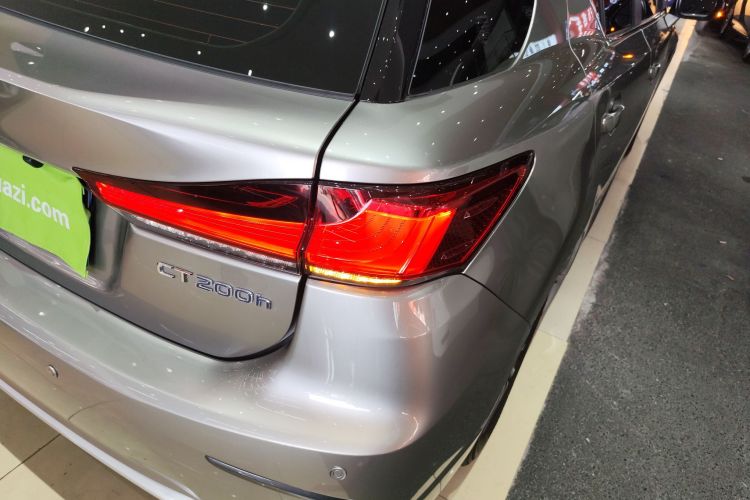 雷克萨斯CT 2020款 CT200h 精英版 单色车身外观9