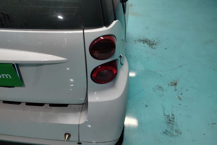 smart fortwo 2012款 1.0 MHD 硬顶舒适版车身外观9