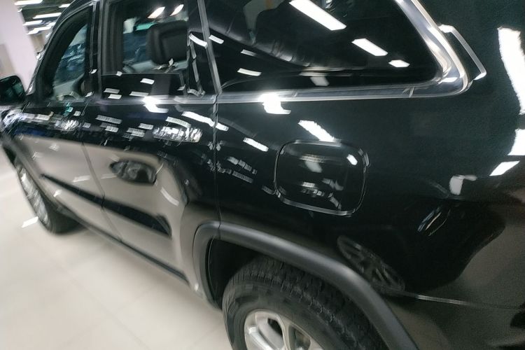 Jeep 大切诺基(进口) 2015款 3.0L 舒享导航版车身外观4