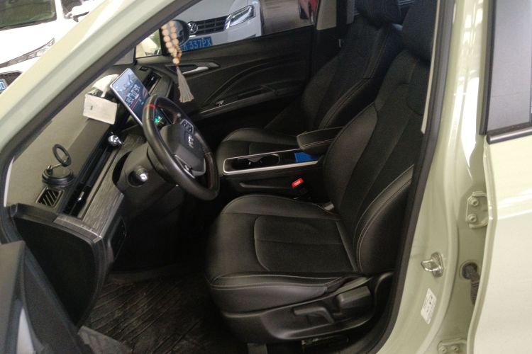 哪吒汽车 哪吒V 2022款 潮 400 Lite中控内饰19