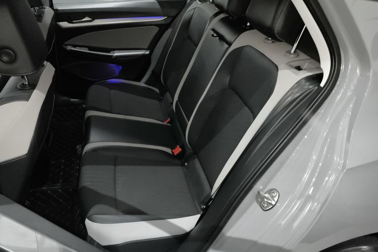 大众 高尔夫 2023款 280TSI DSG Pro 20周年纪念版中控内饰7004