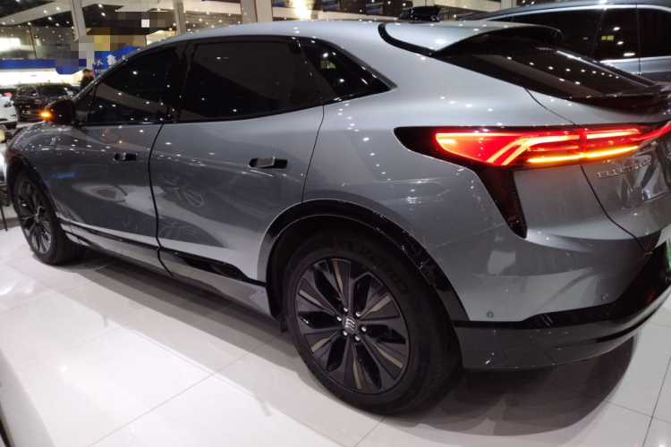 别克E4 2023款 GS版车身外观4