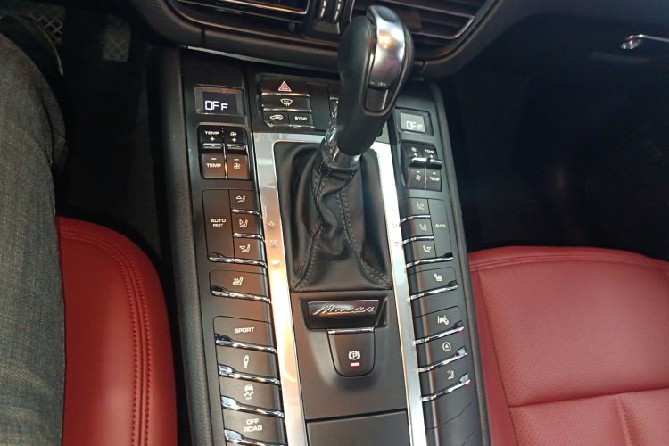 保时捷 2018款 Macan 2.0T中控内饰18