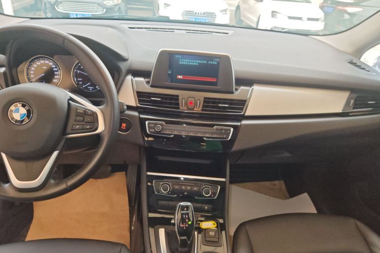 宝马2系多功能旅行车 2018款 220i 领先型中控内饰16