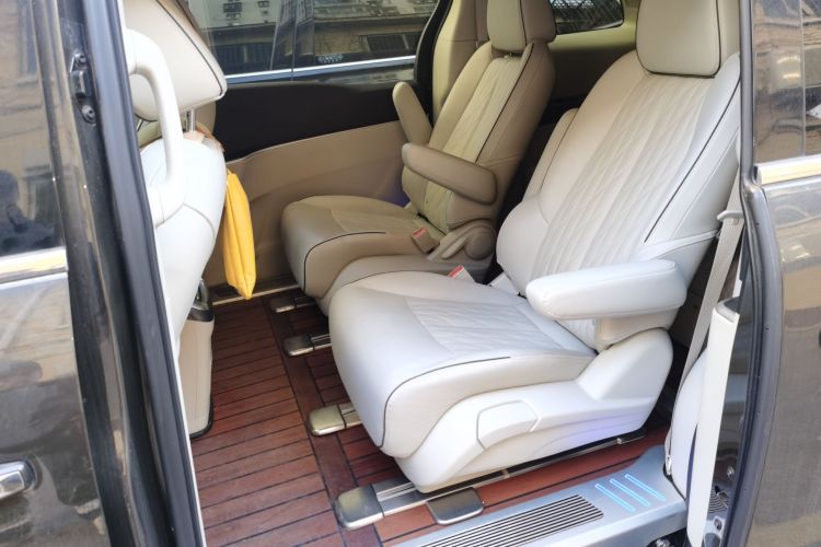 别克GL8 2021款 陆上公务舱 652T 豪华型中控内饰21