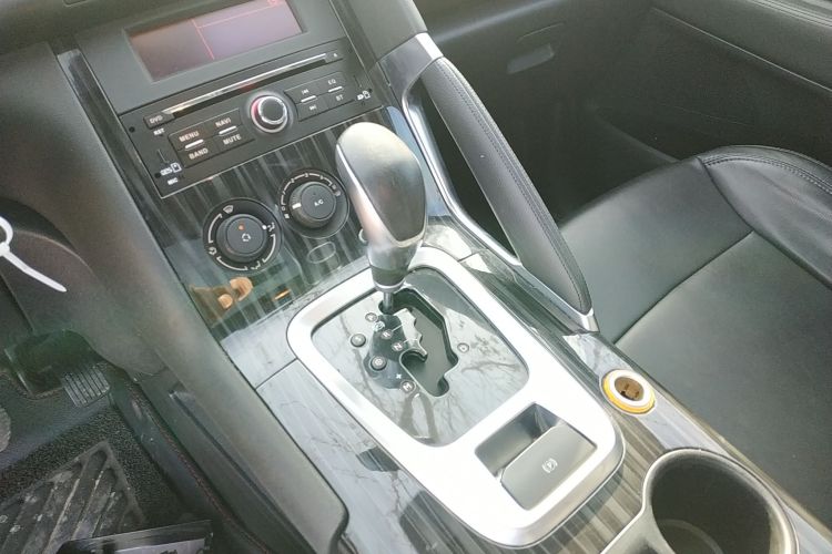 标致3008 2015款 1.6THP 自动经典版中控内饰18