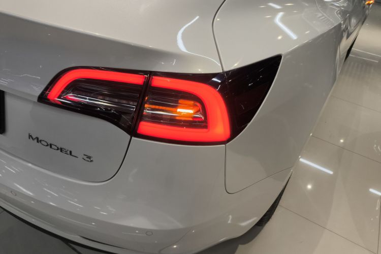 特斯拉 Model 3 2020款 标准续航后驱升级版车身外观9