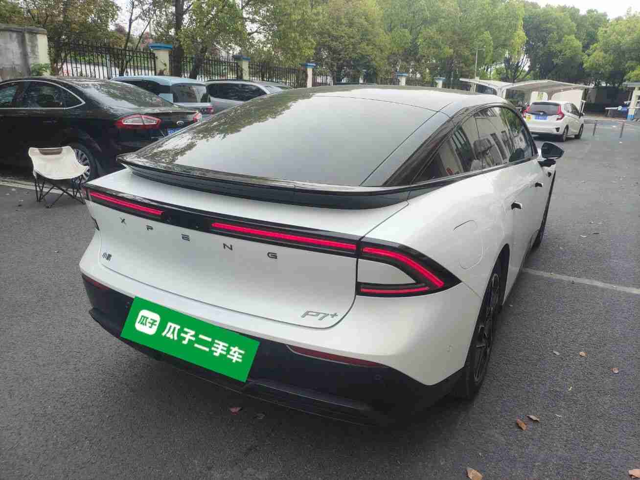 车辆右后45度外观展示