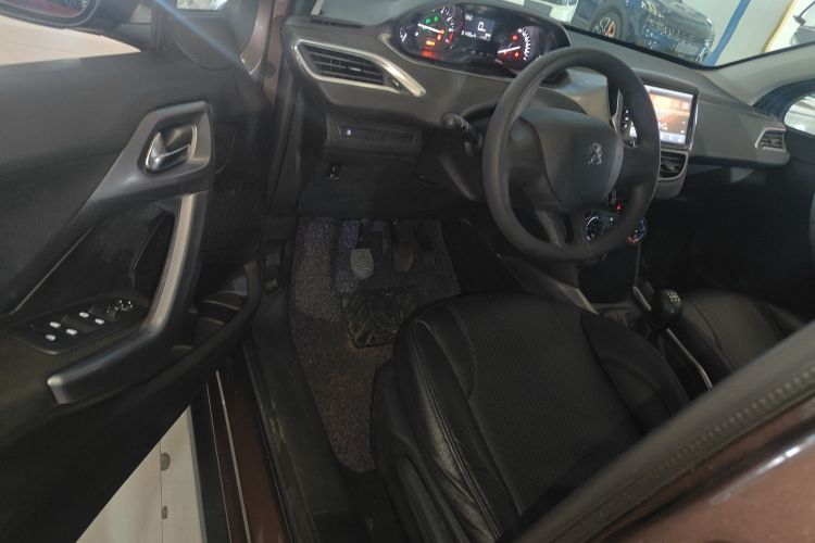 标致2008 2014款 1.6L 手动潮流版中控内饰20