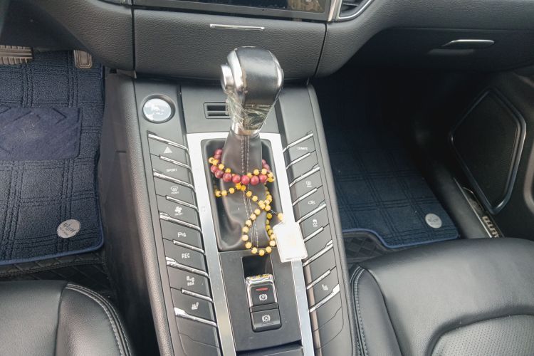 众泰SR9 2017款 2.0T 自动极致之梦版中控内饰18