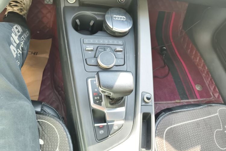 奥迪A4L 2019款 40 TFSI 进取型 国VI中控内饰18