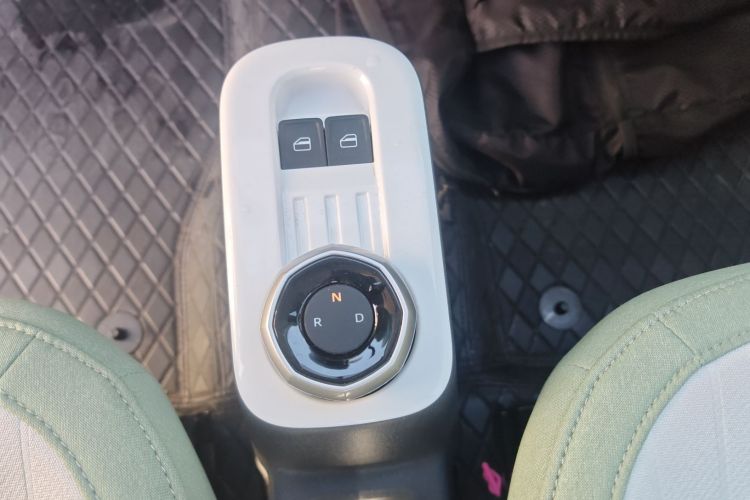 吉利银河 熊猫 2025款 210km 元气熊中控内饰18