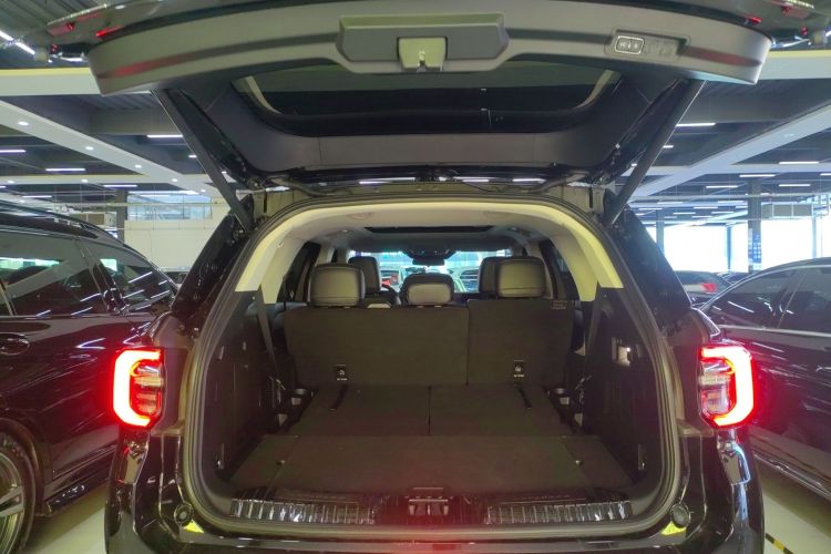 福特 探险者 2024款 2.3T EcoBoost 四驱风尚plus版 7座机舱底盘23