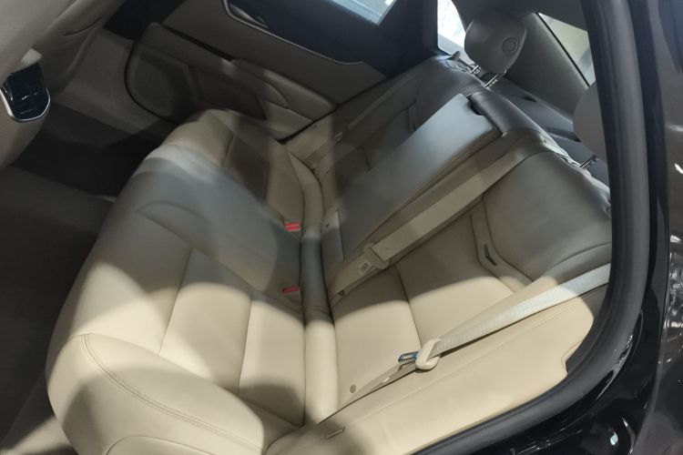 凯迪拉克XTS 2014款 28T 舒适型中控内饰21