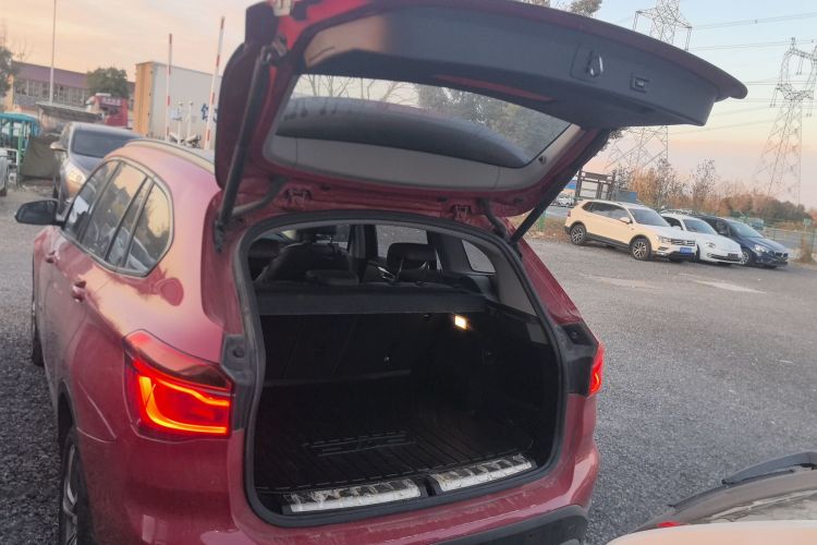 宝马X1 2018款 sDrive18Li 尊享型机舱底盘23