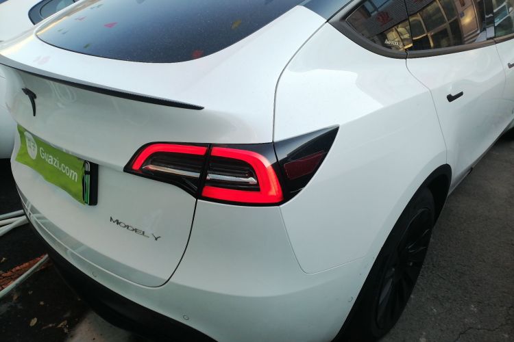 特斯拉 Model Y 2022款 后轮驱动版车身外观9