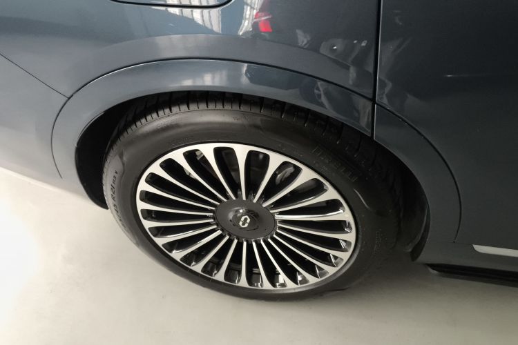 鸿蒙智行 问界M9 2024款 增程 Ultra版 52kWh 5座版车身外观6008