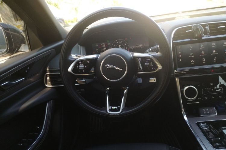 捷豹XEL 2021款 2.0T 250PS R-DYNAMIC S进取运动版中控内饰13