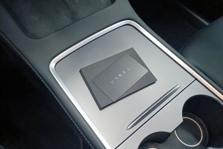 特斯拉 Model Y 2021款 长续航全轮驱动版中控内饰11