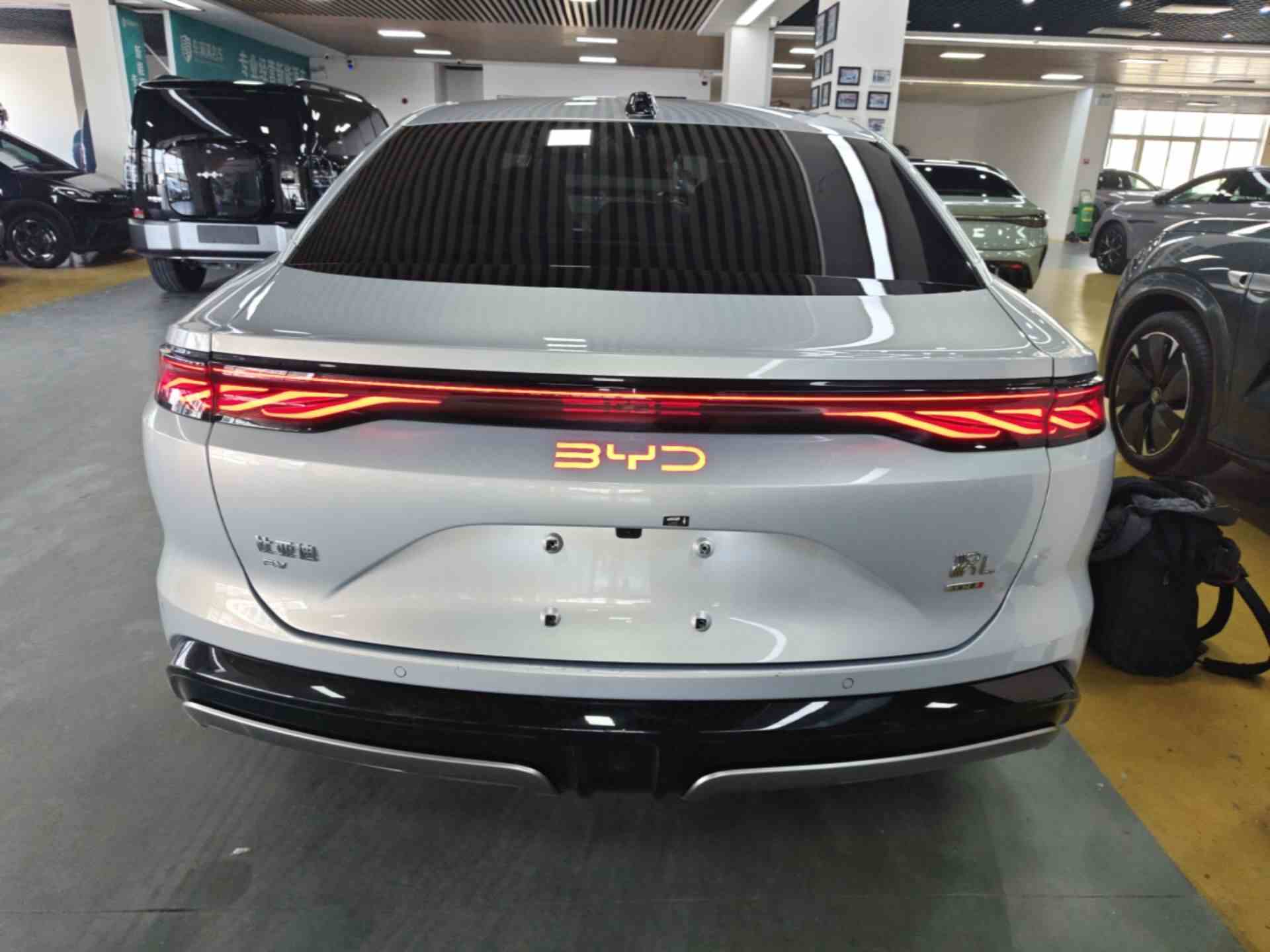 比亚迪 汉L 2025款 EV 701KM激光雷达尊享型(3)