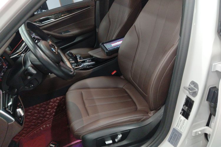 宝马5系 2020款 525Li M运动套装中控内饰19