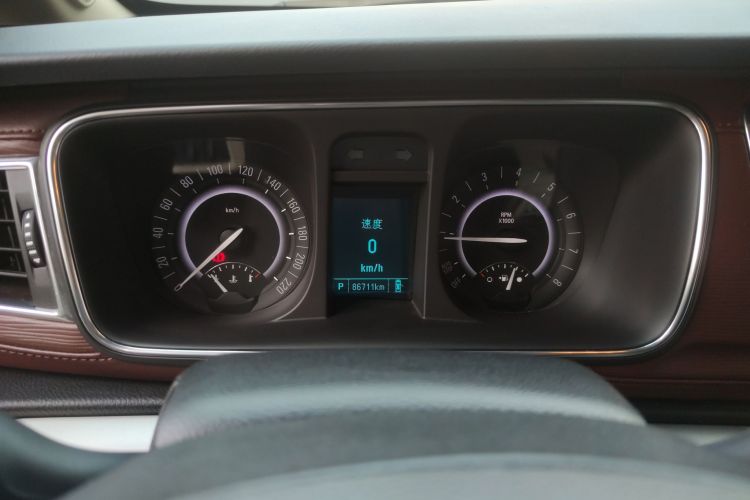 别克GL8 2017款 25S 豪华型 国V中控内饰14