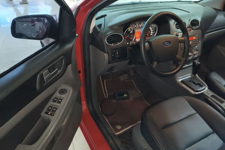 福特 福克斯 2013款 两厢经典 1.8L 自动基本型中控内饰20