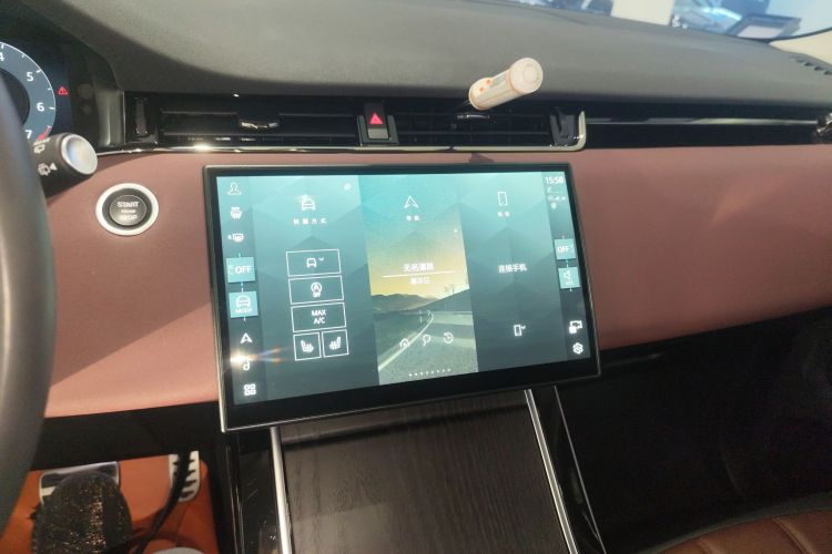 路虎 2024款 揽胜极光L SE 驭光尊耀版中控内饰16