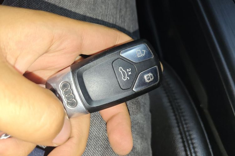 奥迪A4L 2019款 40 TFSI 进取型 国VI中控内饰11