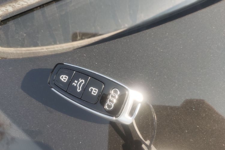 奥迪A6L 2025款 45 TFSI quattro 尊享动感型中控内饰11