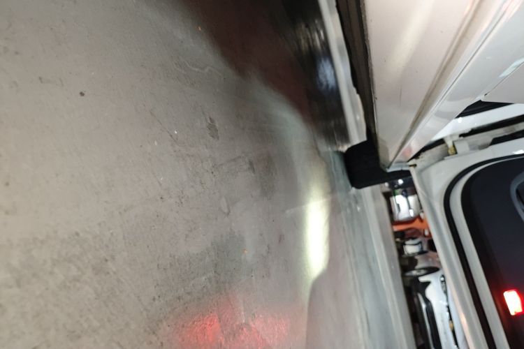 奔驰C级 2016款 C 200 运动版局部细节9001