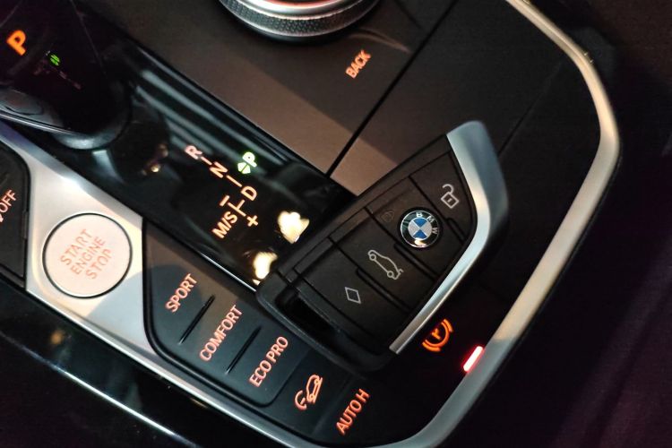 宝马X3 2023款 xDrive30i 领先型 M曜夜套装中控内饰11