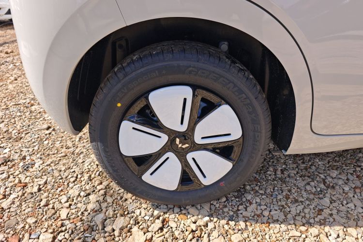 五菱汽车 宏光MINIEV 2025款 四门版 进阶款车身外观6008