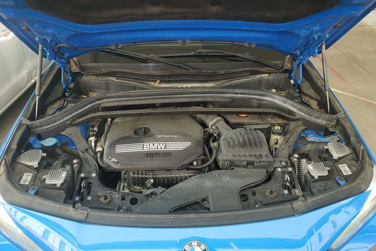宝马X2 2020款 sDrive20i M越野套装机舱底盘24