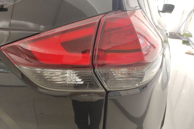 日产 奇骏 2019款 2.0L CVT智联舒适版 2WD车身外观9