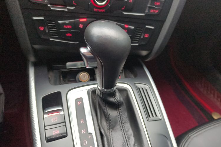 奥迪A4L 2012款 2.0 TFSI 自动标准型中控内饰18