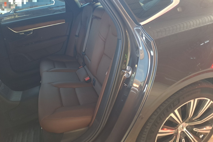 沃尔沃S90新能源 2022款 改款 T8 E驱混动 智逸豪华版中控内饰7004